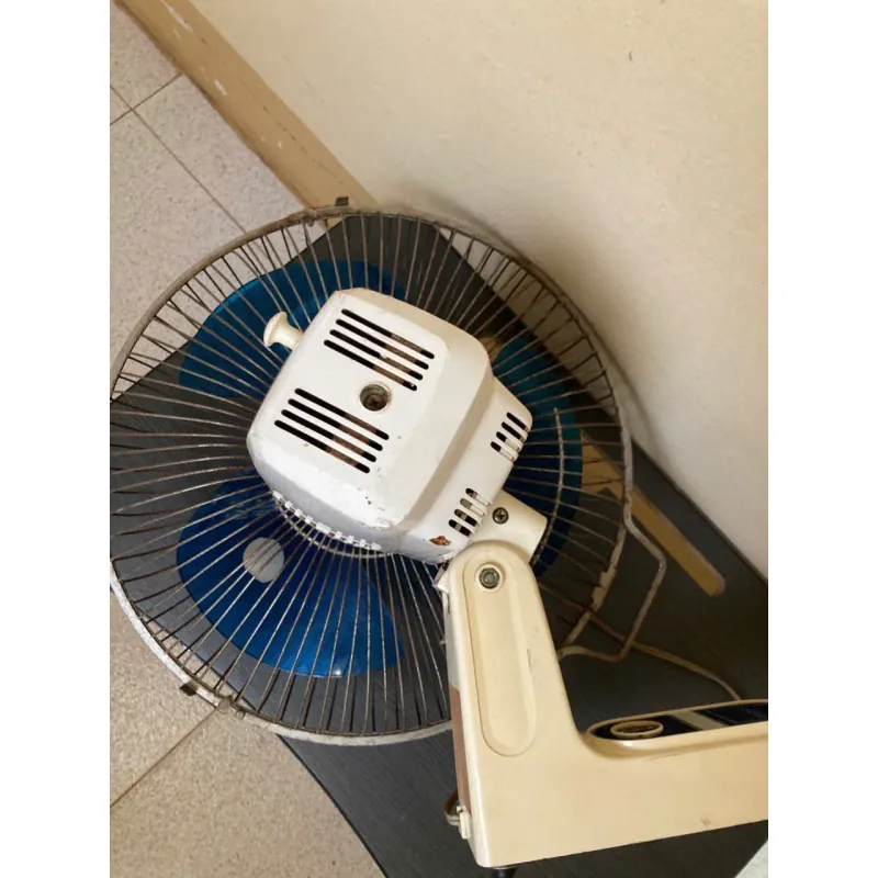 Quạt Nhật treo tường Hitachi cổ cánh đẹp 788962