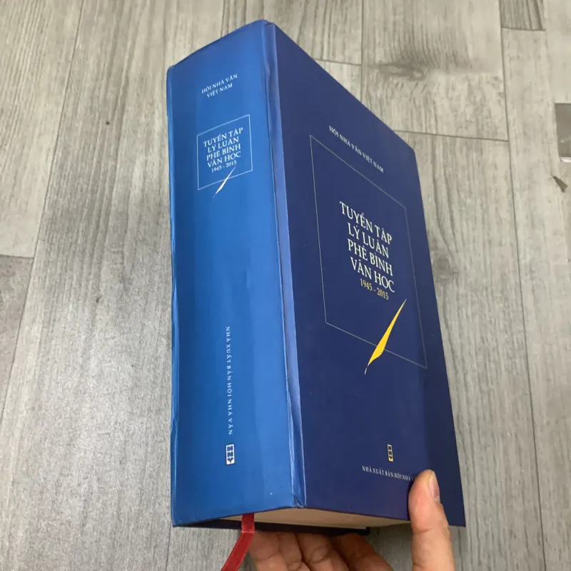 Tuyển tập lý luận phê bình văn học 1945 2015. 10a4 1026379