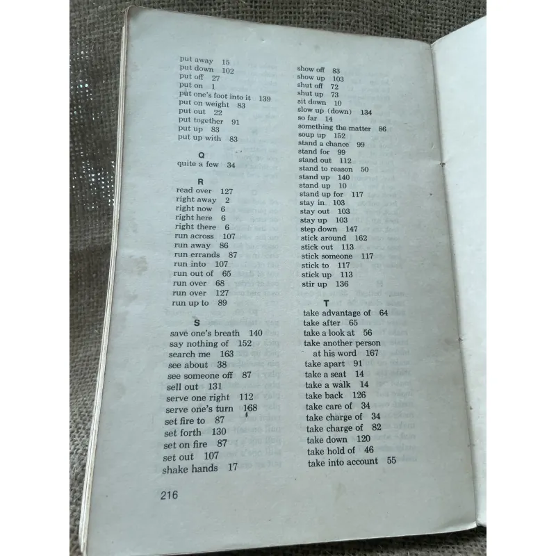 REVISED EDITION - ESSENTIAL SERIES IDIOMS IN English 993719