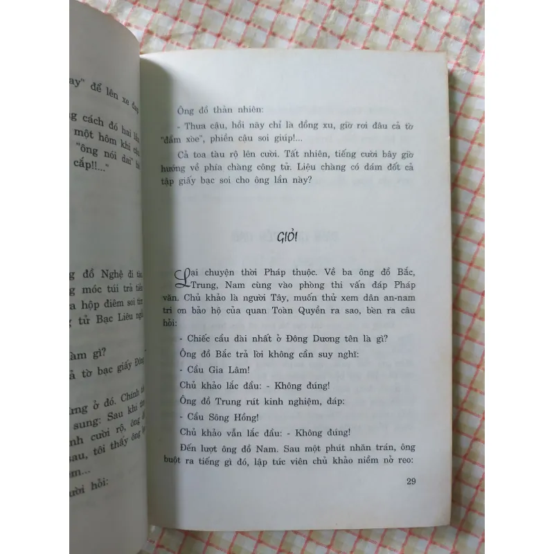 DÍ DỎM ĐỜI VĂN - HOÀNG MINH CHÂU • Bản in năm 2000 751368