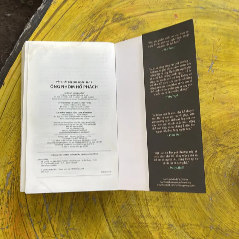 ỐNG NHÒM HỔ PHÁCH VẬT CHẤT TỐI CỦA NGÀI III - PHILIP PULLMAN 937473