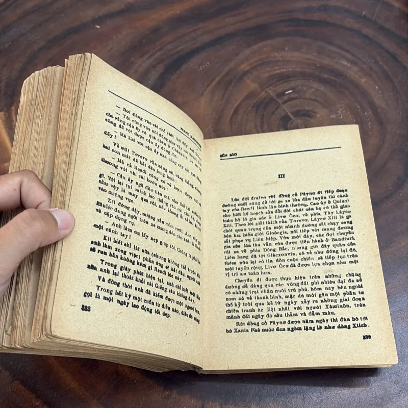 II Văn Học: Bến Bão - FRANK SLAUGHTER - Lâm Đới Châu (Dịch) - 1988 1008958