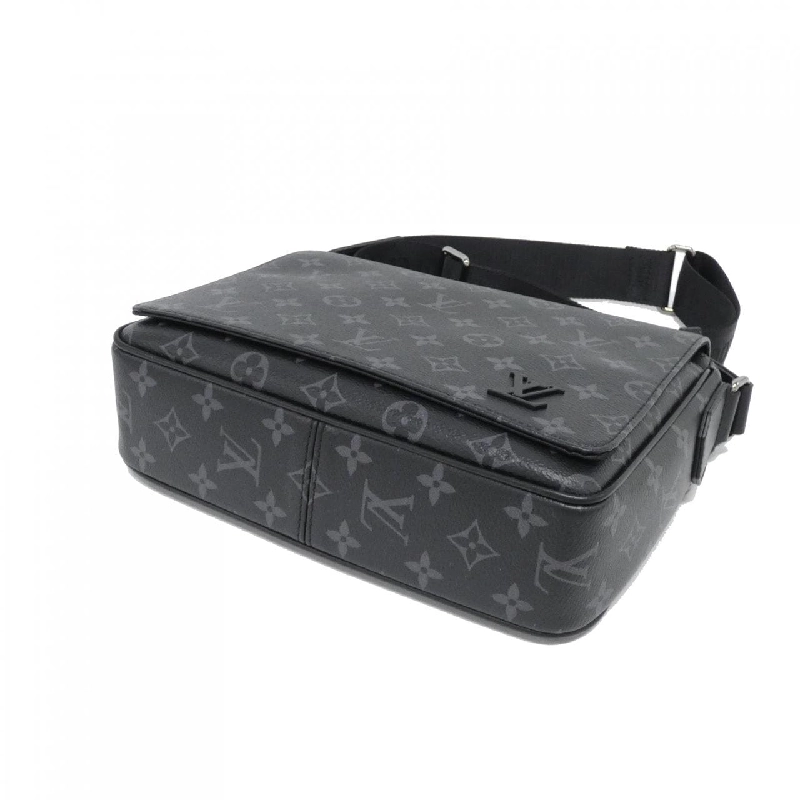 Túi đeo vai Louis Vuitton Monogram Eclipse District PM M46255 610991