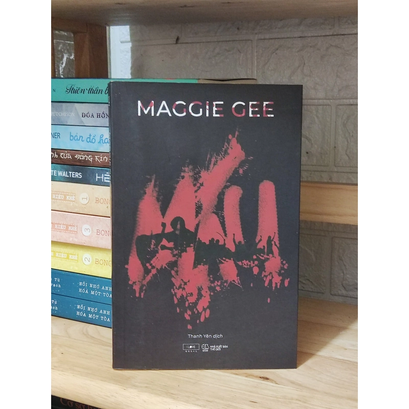 MÁU - MAGGIE GEE MÁU - MAGGIE GEE 278423