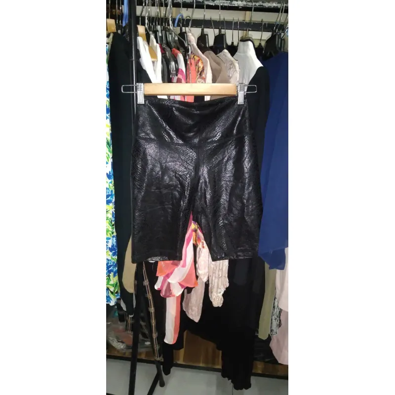 Quần da size S 996711