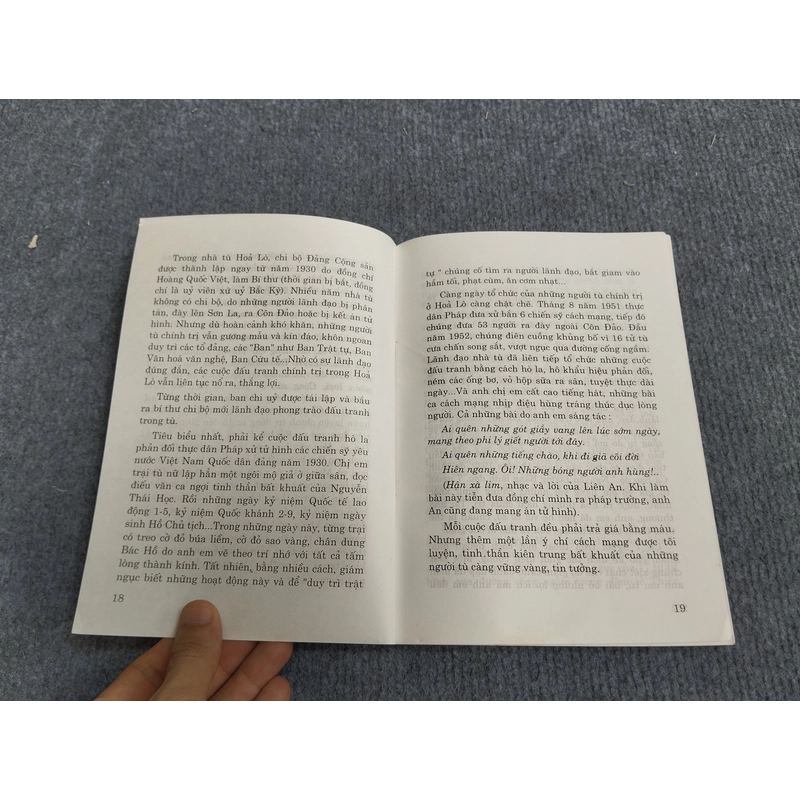 KỂ CHUYỆN NHÀ TÙ HỎA LÒ 479790