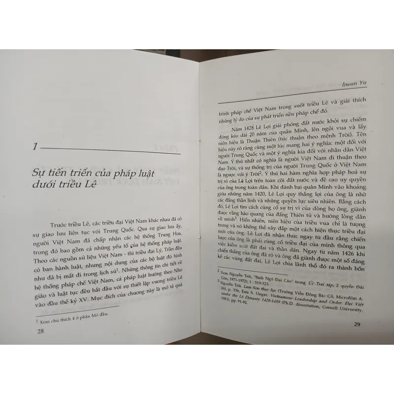 LUẬT VÀ XÃ HỘI VIỆT NAM THẾ KỶ XVII - XVIII - INSUN YU 720475