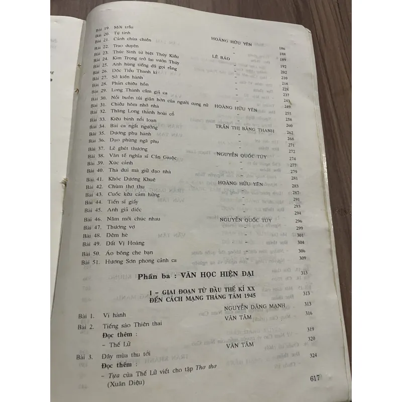 Giảng văn văn học Việt Nam;  xuất bản 1999; sách khổ lớn  679676