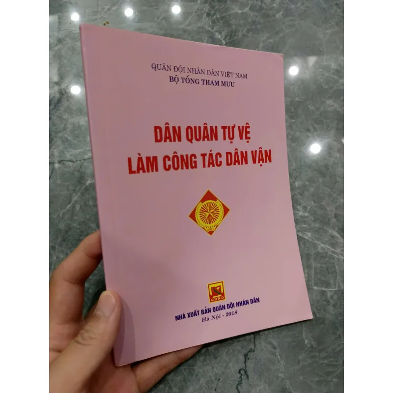 Dân quân tự vệ làm công tác dân vận 596829