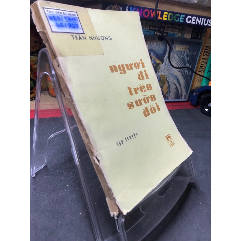 Người đi trên sườn đồi 1983 mới 50% ố bẩn Trần Nhương HPB0906 SÁCH VĂN HỌC 451091