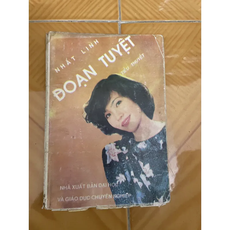 Đoạn tuyệt - Nhất Linh 1010892