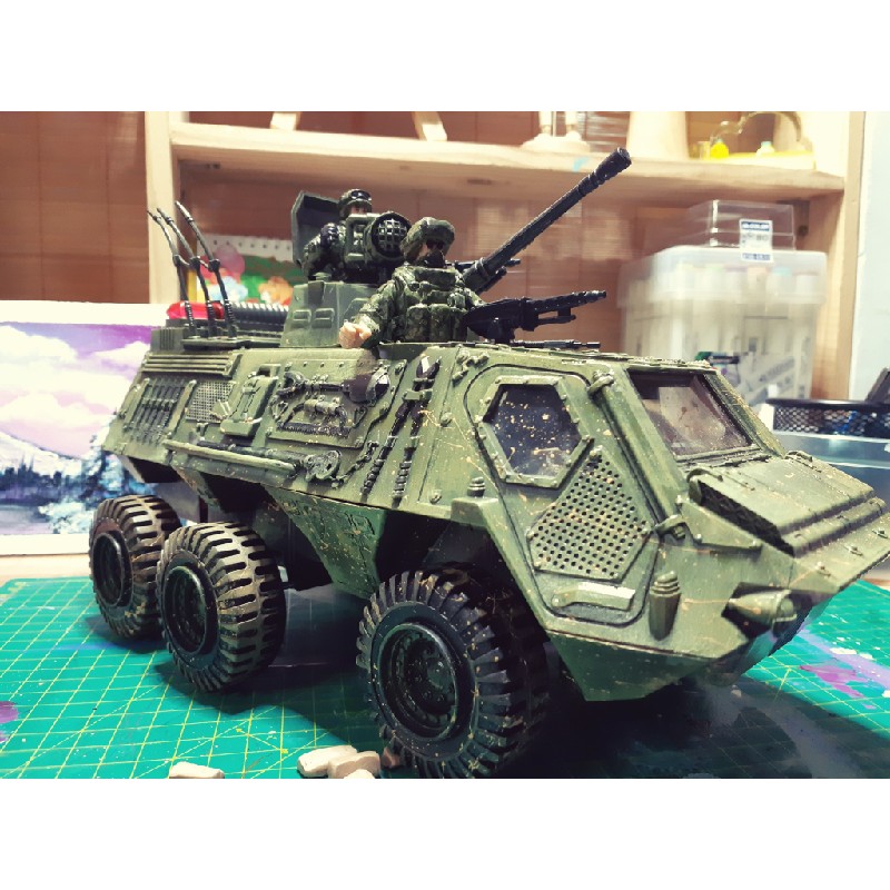 Mô hình quân sự 1/18 xe bọc thép kèm lính nga 6702