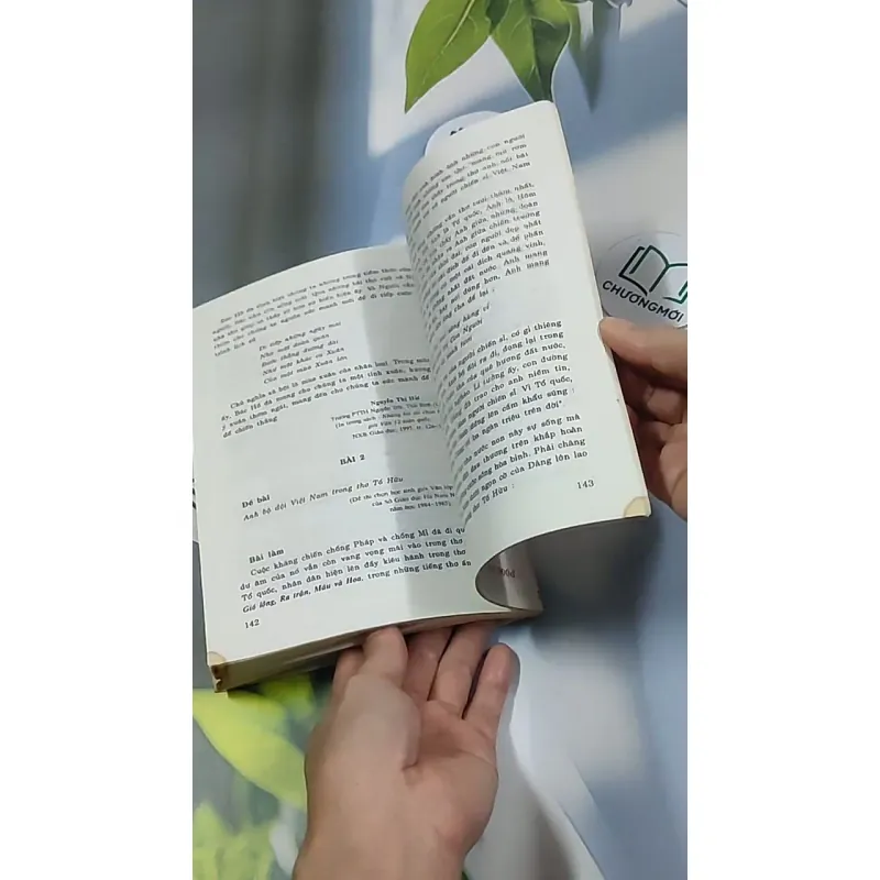 Tố Hữu - Nhà văn và tác phẩm trong nhà trường (1999) 698554