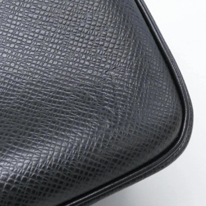 Túi đeo vai Louis Vuitton Taiga Reporter M30152 - Hàng hiệu Authentic 767591