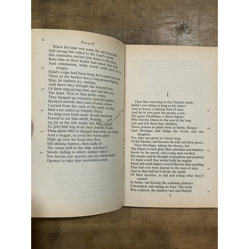 Beowulf - Burton Raffel dịch 731634