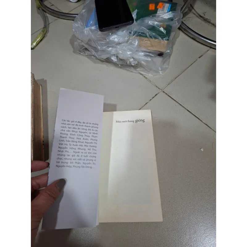 Mưa suốt tháng giêng 957759