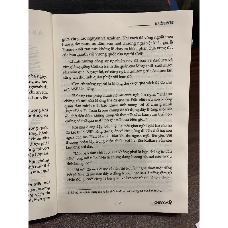 Cây cầu cháy rụi phần 2 series: Người học việc của Đội Biệt Kích- John Flanagan 695782