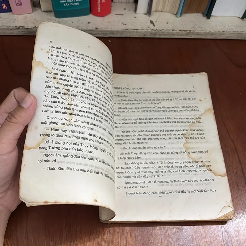 II Sách Phật Giáo: Thoát Vòng Tục Luỵ - Quảng Độ (Dịch Giả) - PL. 2521 • 1977 631392