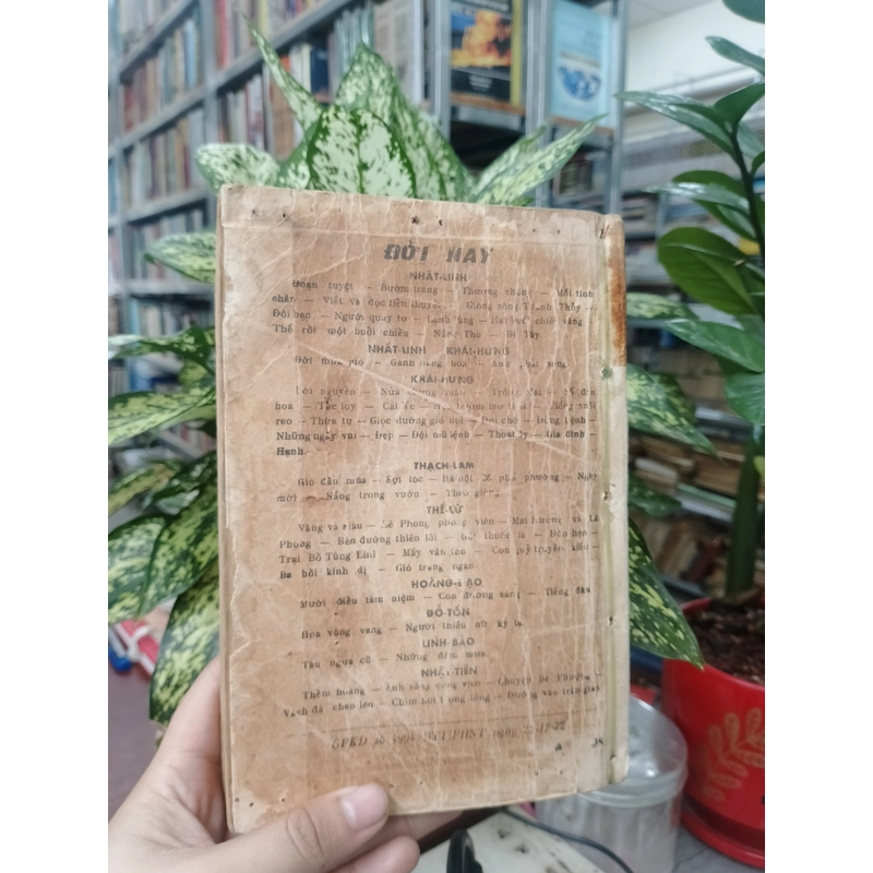 BƯỚM TRẮNG - NHẤT LINH
 520993