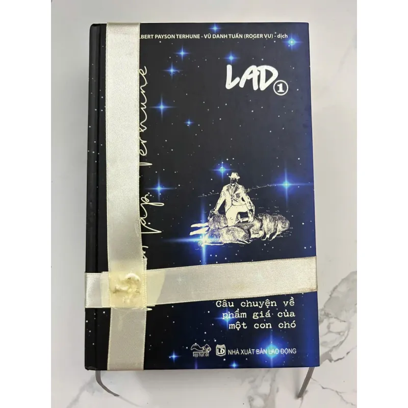 LAD (Bộ 2 cuốn) LAD (1) - Câu chuyện về phẩm giá của một con chó + Sói - Con trai của Lad 600337