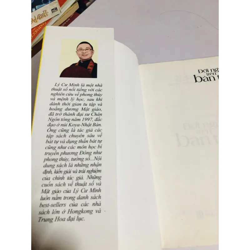 ĐỜI NGƯỜI TRÊN BÀN TAY ( Lý Cư Minh) 756216