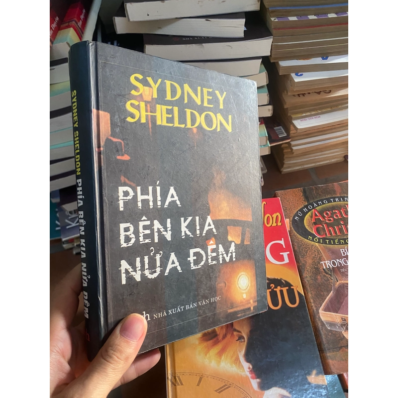 Phía bên kia nửa  đêm 312296