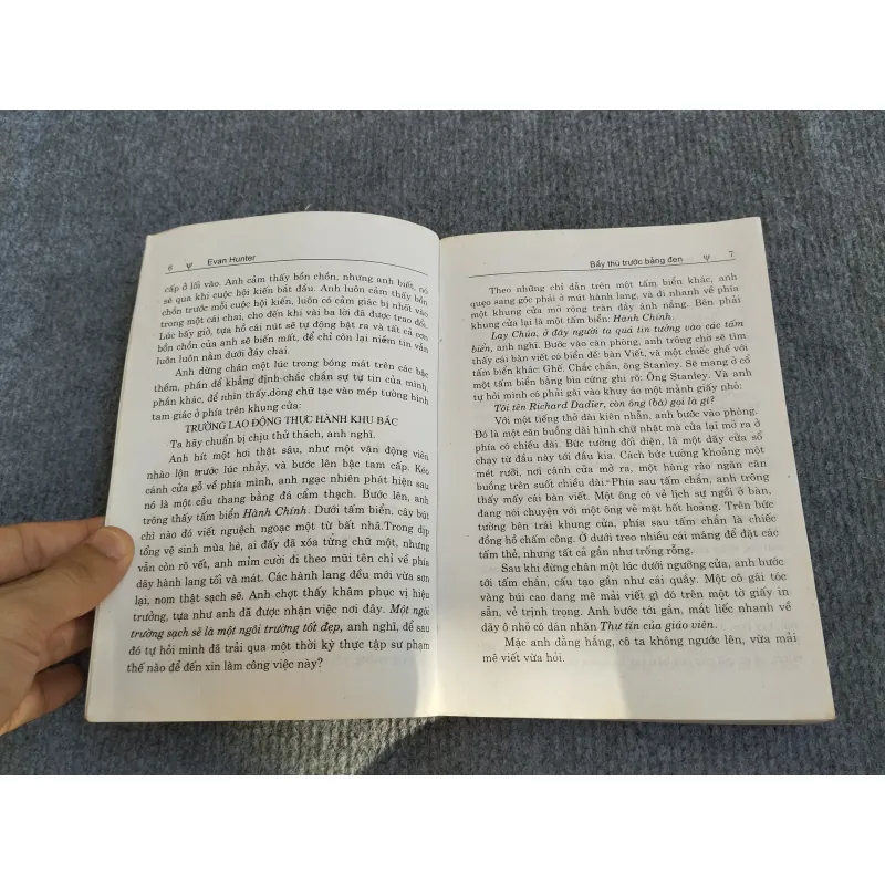 BẦY THÚ TRƯỚC BẢNG ĐEN - EVAN HUNTER 574307
