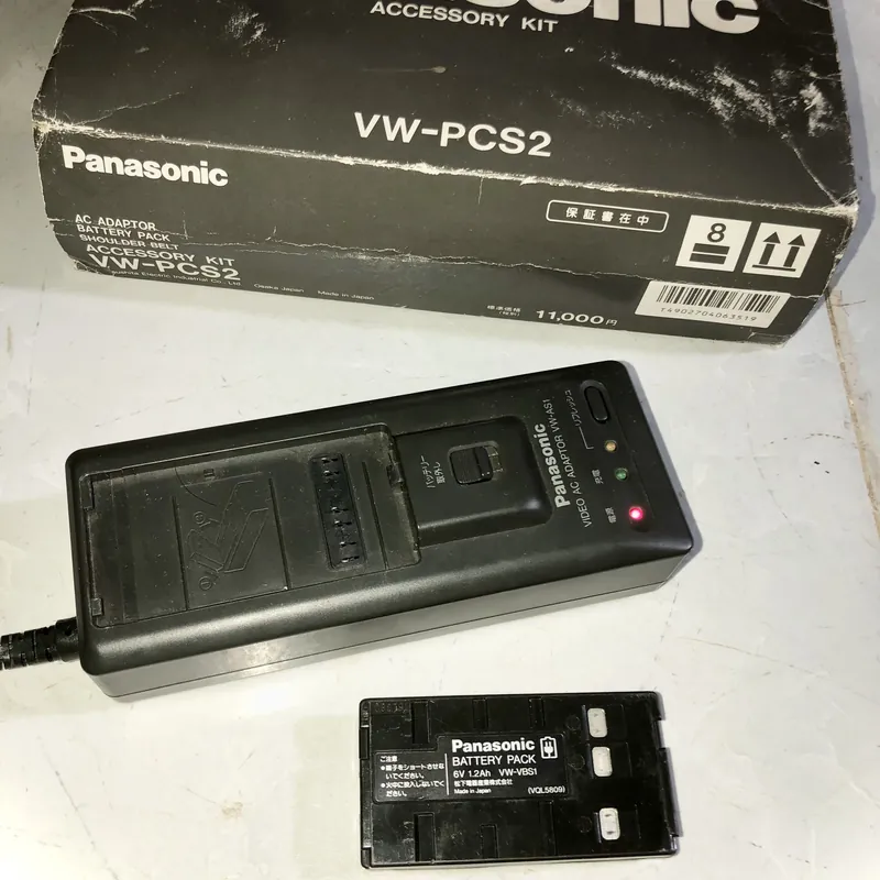 Bộ phụ kiện Panasonic nhật VW-PCS2, dùng để sạc pin và cấp nguồn cho máy quay phim. 571221