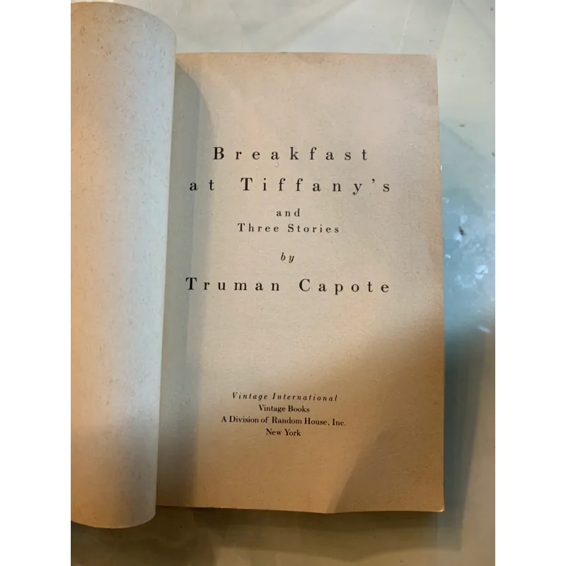 BREAKFAST AT TIFFANY'S (BỮA SÁNG Ở TIFFANY'S) - TRUMAN CAPOTE 961302