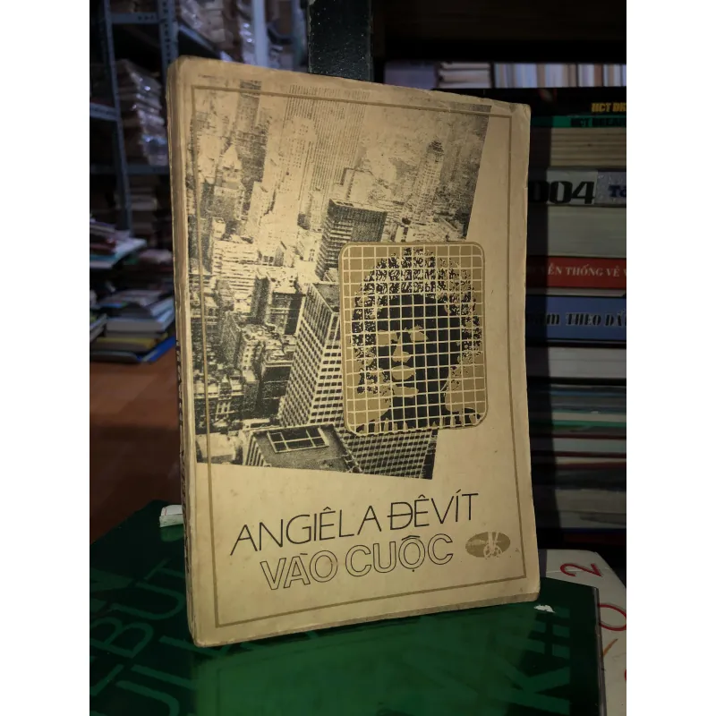 Vào cuộc - Angiêla Đêvít  787825