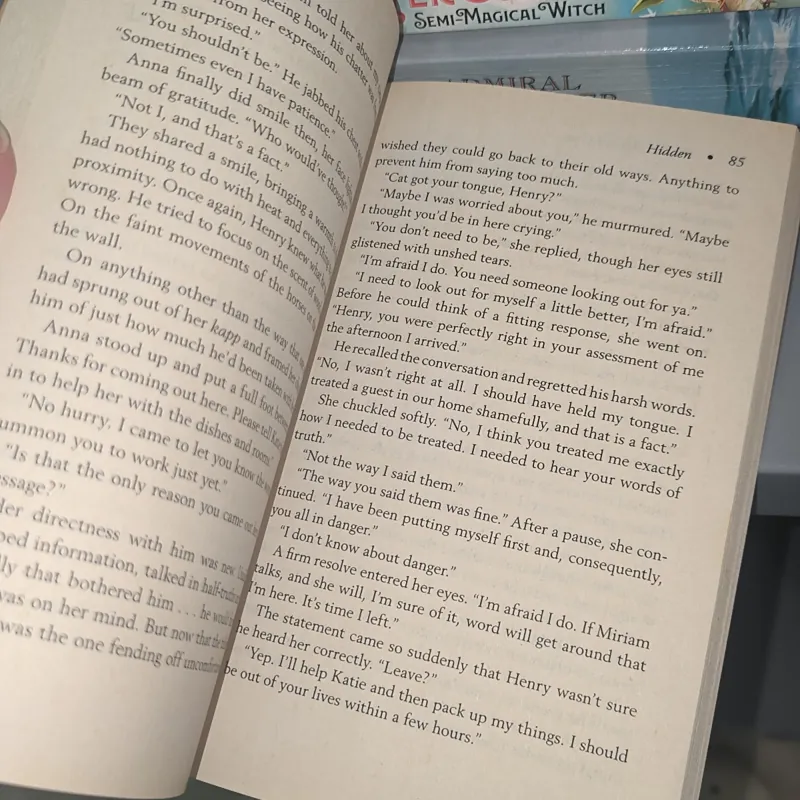 Ngoại văn giá rẻ Hidden - Shelley Shepard Gray 932802