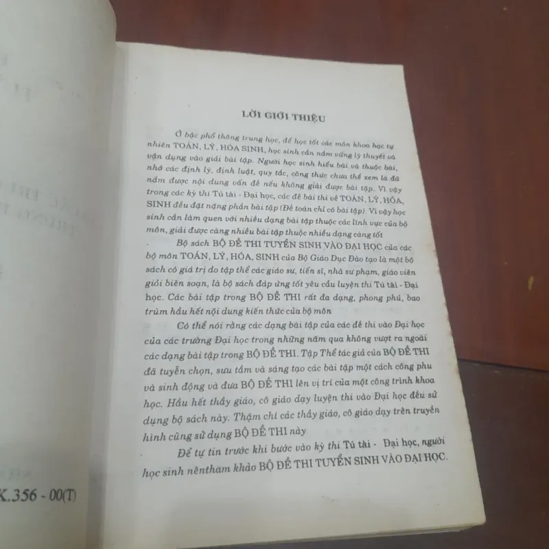 ĐỀ THI TUYỂN SINH môn TOÁN vào các trường Đại học 752846