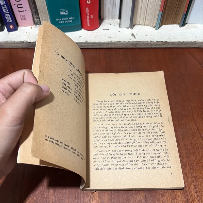II Sách Tội Phạm: Tội Phạm Trong Luật Hình Sự Việt Nam - Nguyễn Ngọc Hoà - 1991 748213
