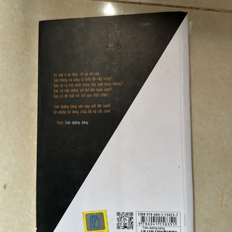 Sách “trên đường băng” 1006193