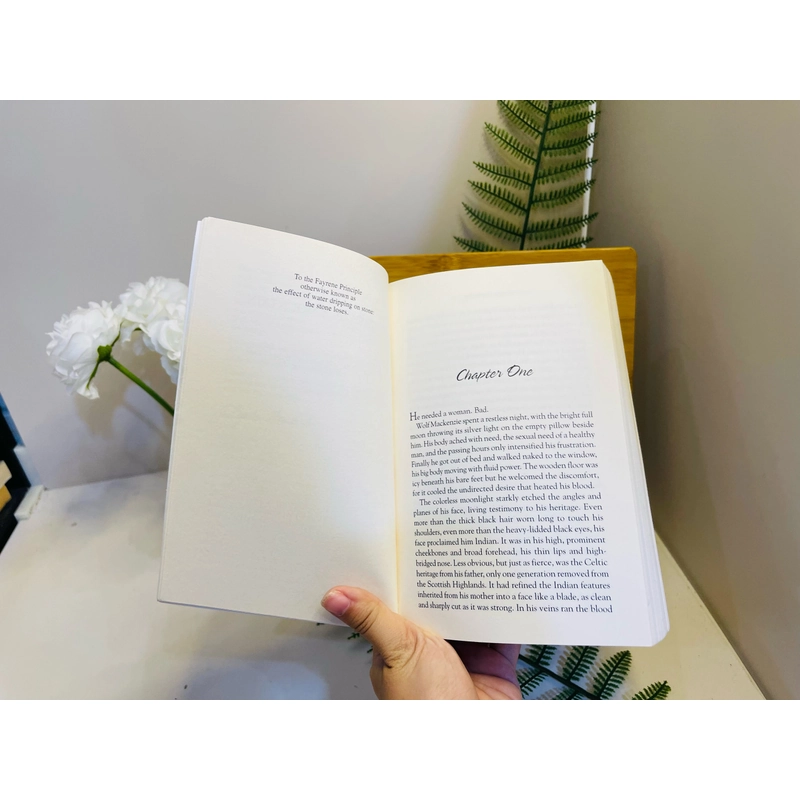 [Sách 2hand từ US] Like new 90% - Mackenzie's Legacy - Linda Howard 477978
