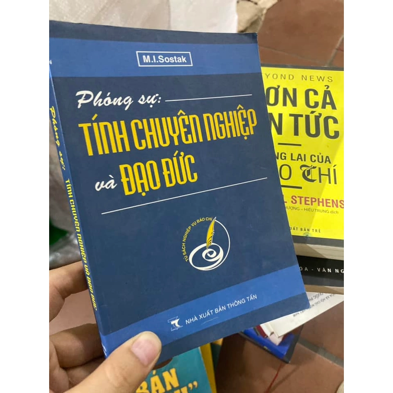 Sách Phóng sự Tính chuyên nghiệp và Đạo đức - M.I. Sostak - NXB Thông tin 310225