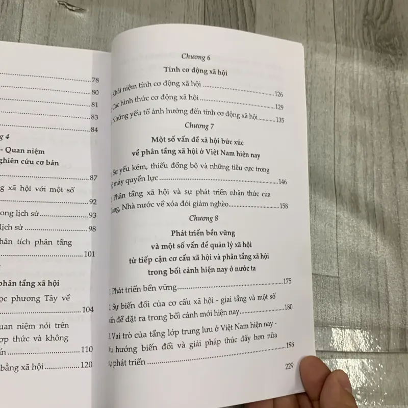 Có cấu xã hội phân tầng xã hội và phát triển xã hội bền vững.  1041270