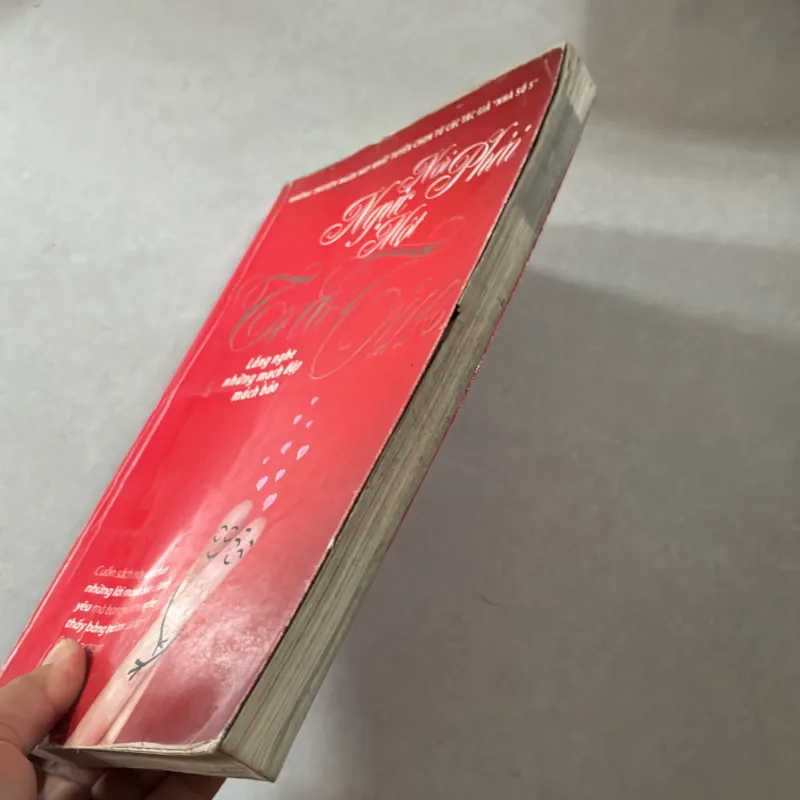 Nơi ngực phải một trái tim 748090