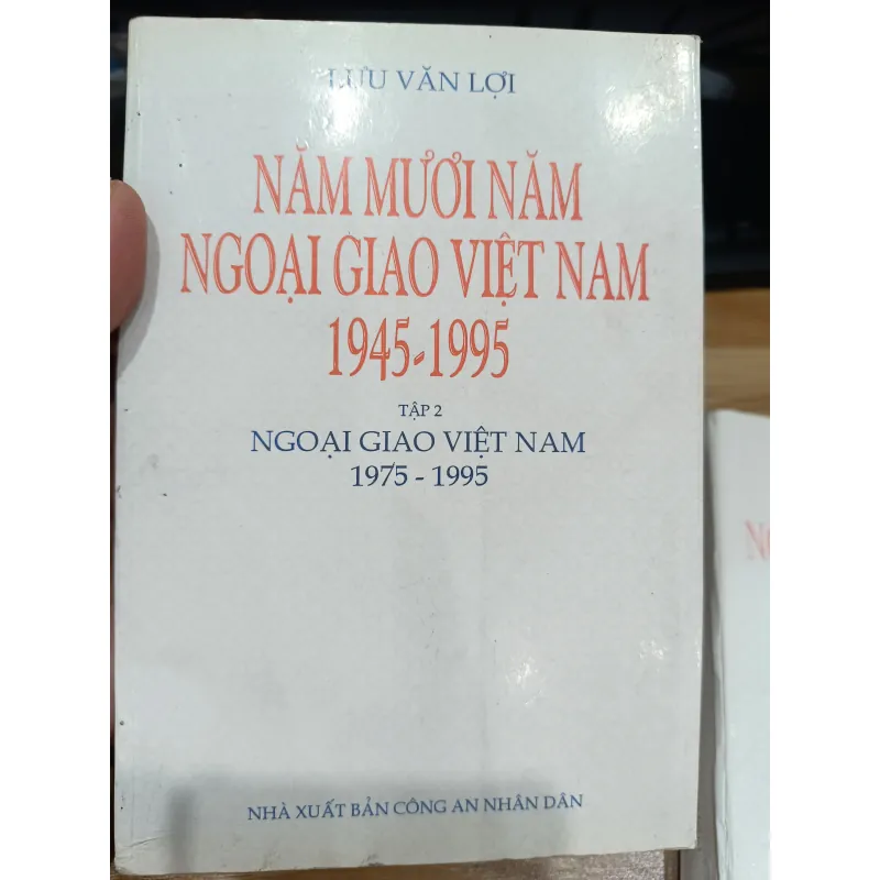 Năm mươi năm ngoại giao Việt Nam bộ 2 cuốn 976499