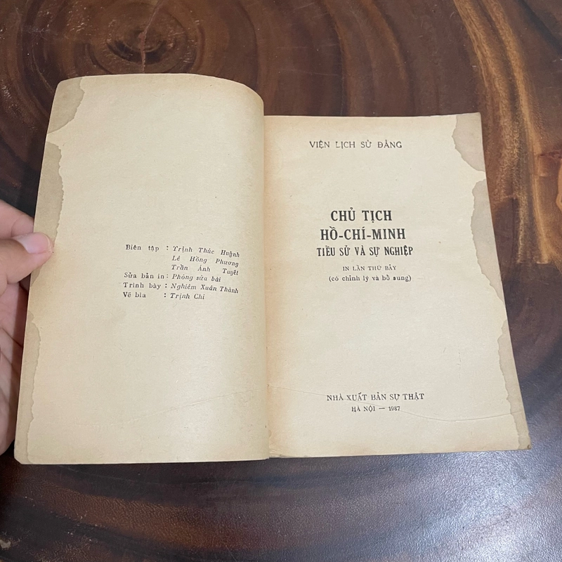 II Tựa sách: Chủ Tịch Hồ Chí Minh _ Tiểu Sử Và Sự Nghiệp - Viện Lịch Sử  Đảng - 1987 464101