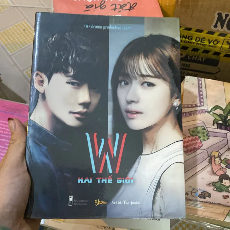 Hai thế giới  972365