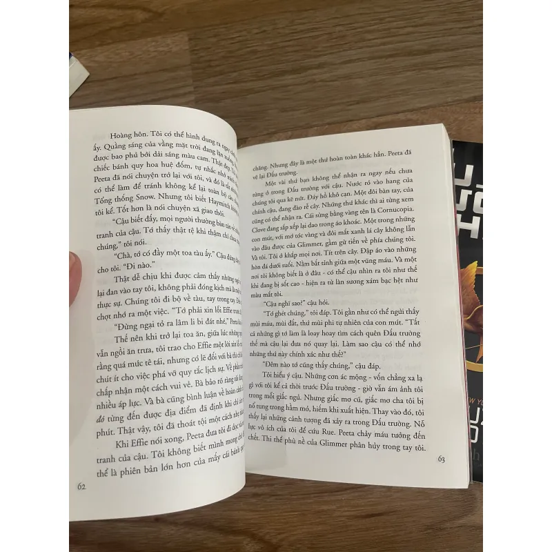 Đấu trường sinh tử - Húng Nhại - Bắt lửa - Suzanne Collins 1027958