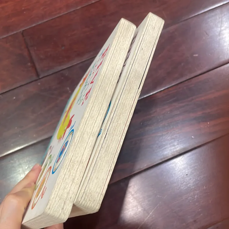 NGOẠI VĂN : sách tiếng anh counting :Five Funny Eggs hoặc Five Clever Mice : chọn 1 quyển  1027981