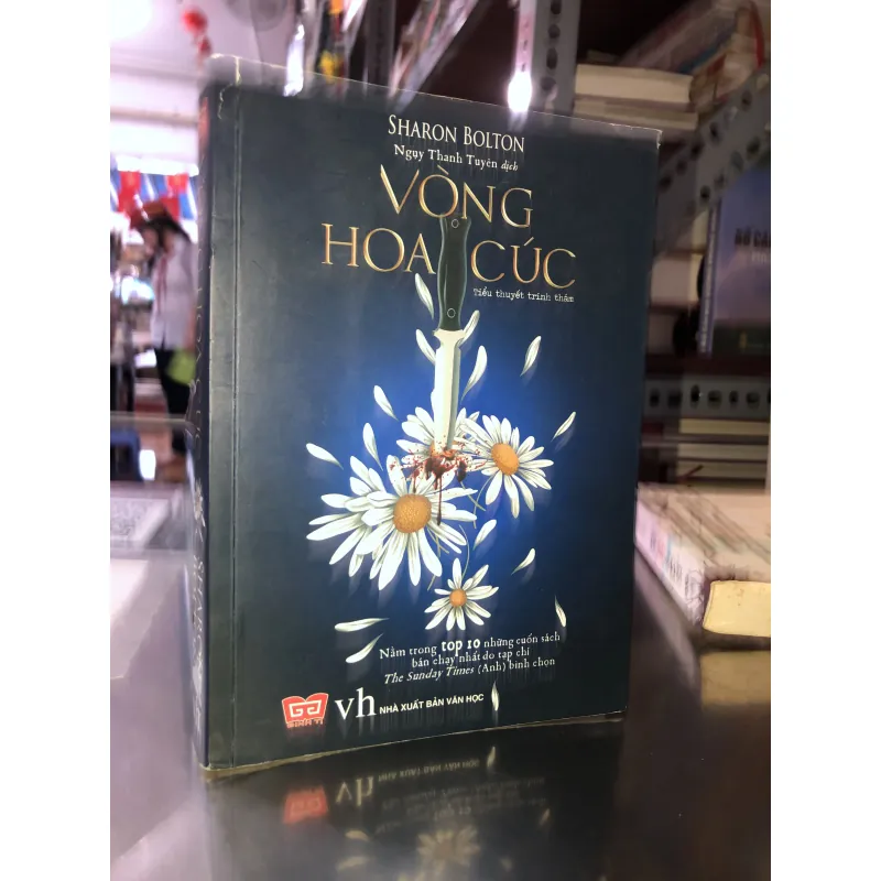 Vòng hoa cúc - Sharon Bolton  1001943