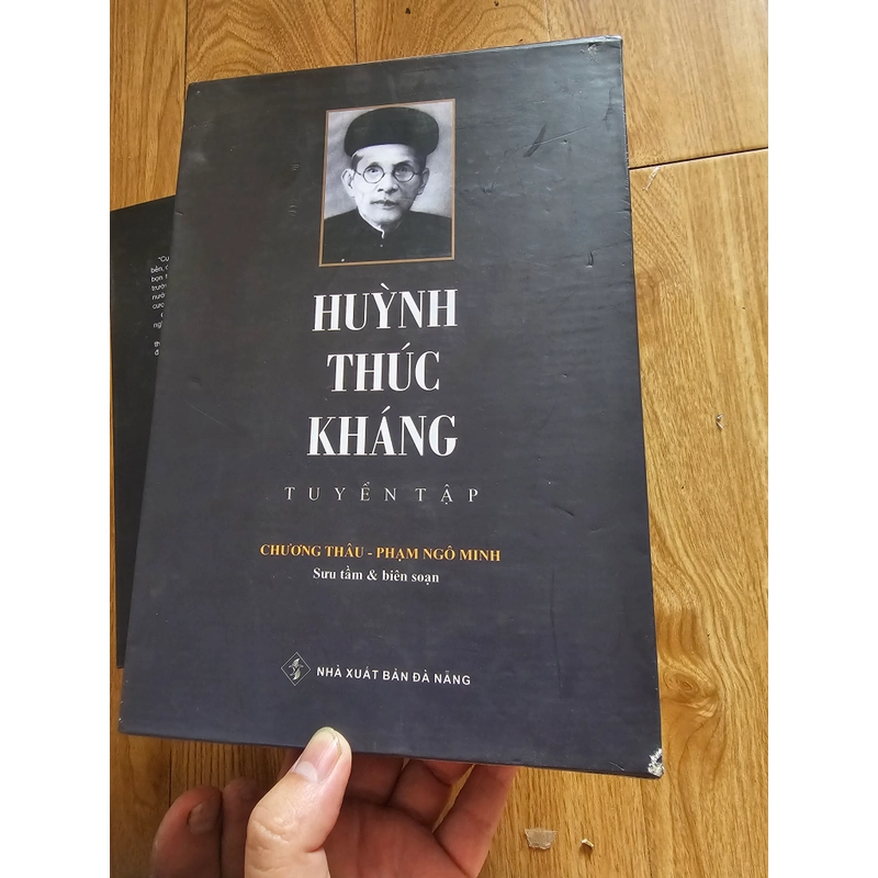 Tuyển tập Huỳnh Thúc Kháng (bìa cứng,  có hộp kèm theo) 700k freeship
In 500 bản năm 2019 448257