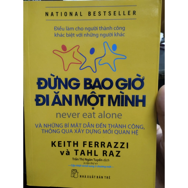 Đừng Bao Giờ Đi Ăn Một Mình" (Never Eat Alone) của tác giả Keith Ferrazzi và Tahl Raz 496660