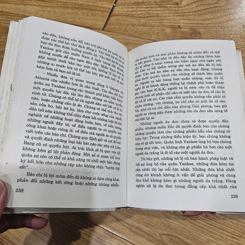 Cuốn theo chiều gió 2 (bìa cứng)
 777049