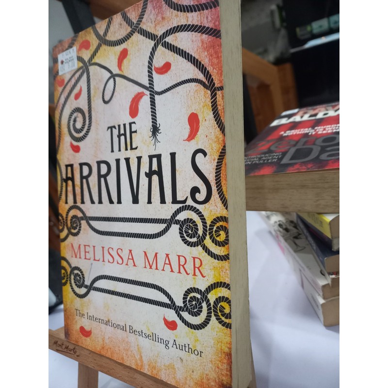 The Arrivals by Melissa Marr - sách ngoại văn đã qua sử dụng 194343