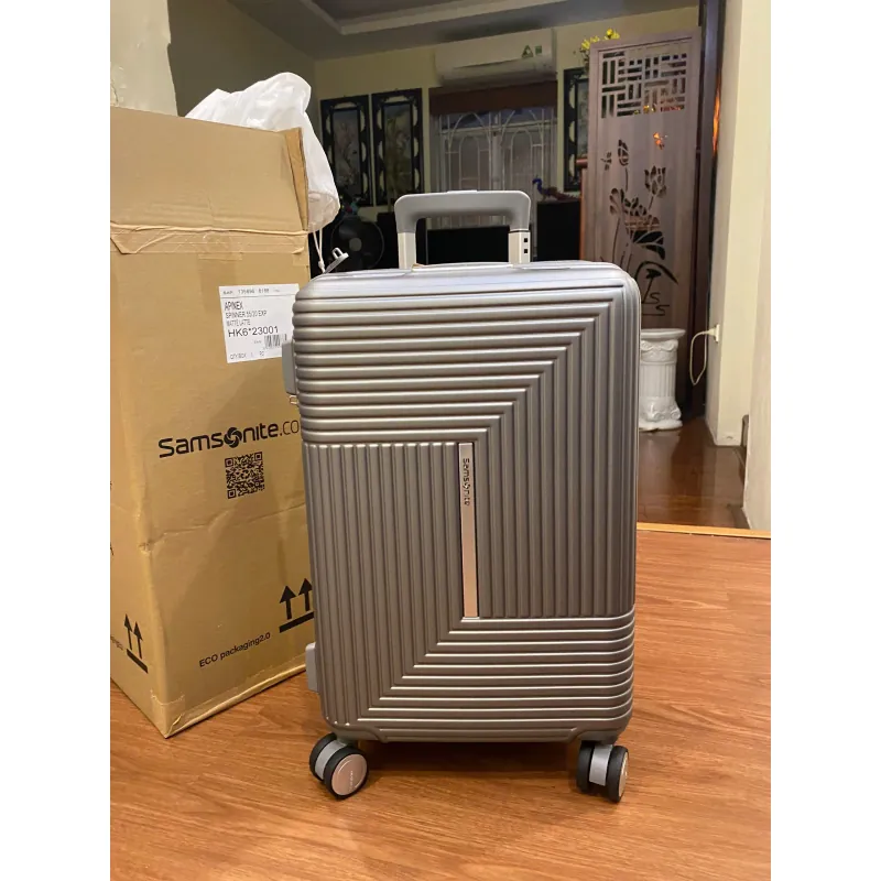 Pass lại vali samsonite size cabin mới, còn nguyên phiếu bảo hanhf. Giá 5 triệu. 796035