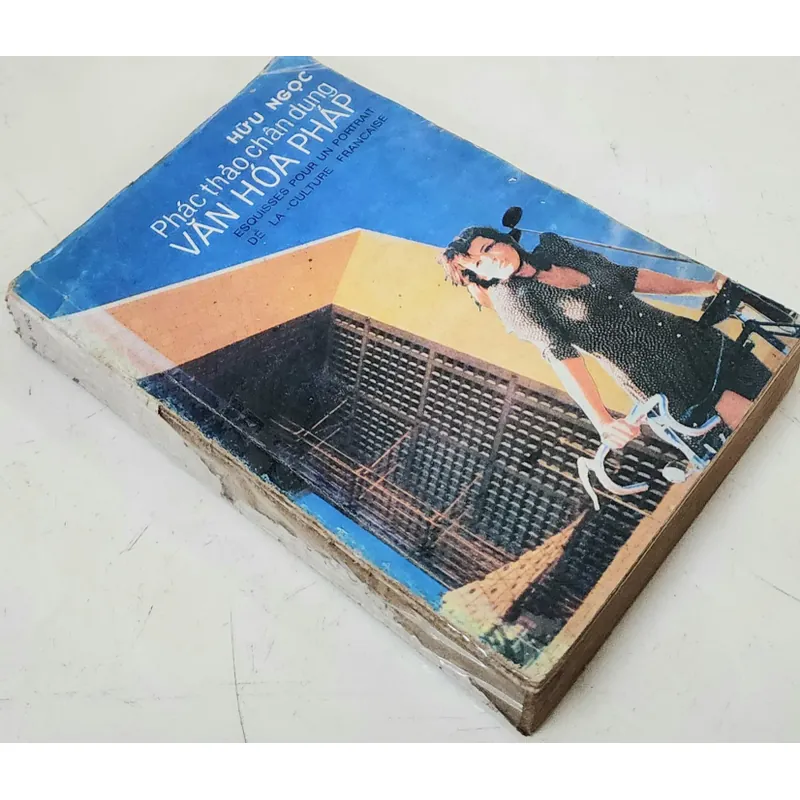 PHÁC THẢO CHÂN DUNG VĂN HÓA PHÁP (Hữu Ngọc), có tranh ảmh minh họa, kiến thức phong phú 718607